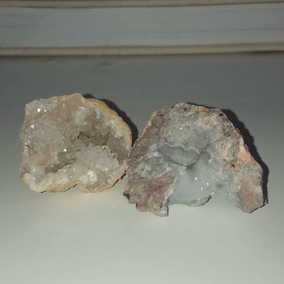 3 geodes 🤍💛 - Picture 3 of 3